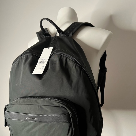 Calvin Klein - Picture 2 of 12